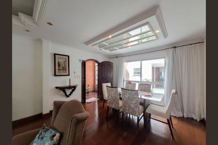 Casa à venda com 300m², 4 quartos e 4 vagasSala