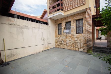 Casa à venda com 107m², 4 quartos e 2 vagasGaragem