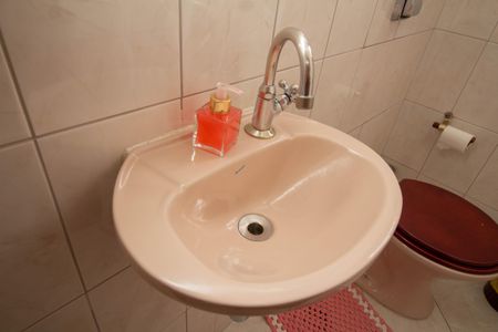 Casa à venda com 107m², 4 quartos e 2 vagasLavabo