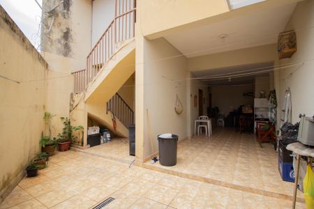 Casa à venda com 107m², 4 quartos e 2 vagasQuintal