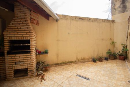 Casa à venda com 107m², 4 quartos e 2 vagasChurrasqueira