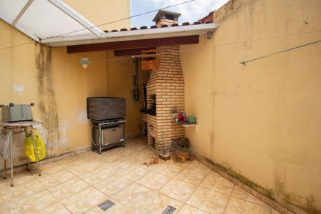 Casa à venda com 107m², 4 quartos e 2 vagasChurrasqueira