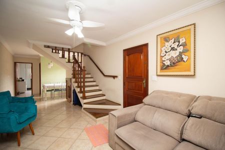 Casa à venda com 107m², 4 quartos e 2 vagasSala