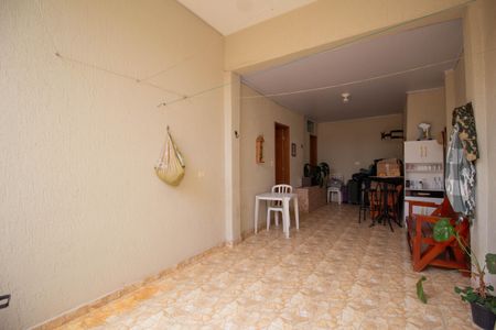 Casa à venda com 107m², 4 quartos e 2 vagasQuintal