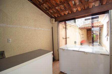 Casa à venda com 107m², 4 quartos e 2 vagasQuintal
