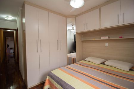 Casa à venda com 107m², 4 quartos e 2 vagasSuíte