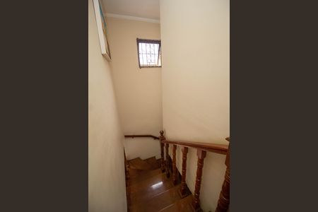 Casa à venda com 107m², 4 quartos e 2 vagasEscada