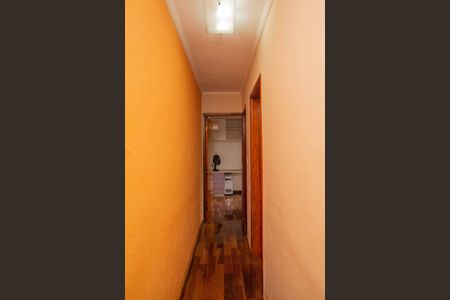 Casa à venda com 107m², 4 quartos e 2 vagasCorredor