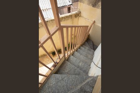 Casa à venda com 107m², 4 quartos e 2 vagasEscada