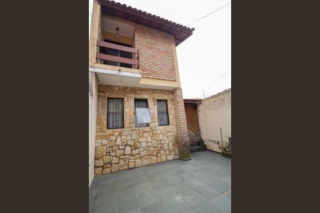 Casa à venda com 107m², 4 quartos e 2 vagasGaragem