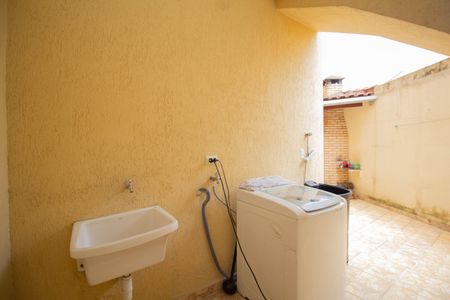 Casa à venda com 107m², 4 quartos e 2 vagasÁrea de Serviço