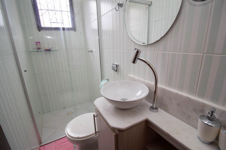 Casa à venda com 107m², 4 quartos e 2 vagasBanheiro Social