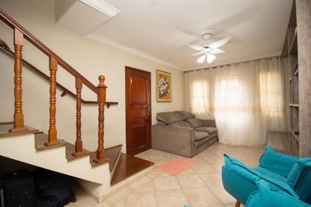 Casa à venda com 107m², 4 quartos e 2 vagasSala