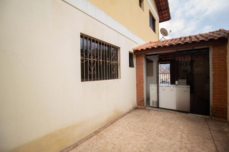 Casa à venda com 107m², 4 quartos e 2 vagasQuintal