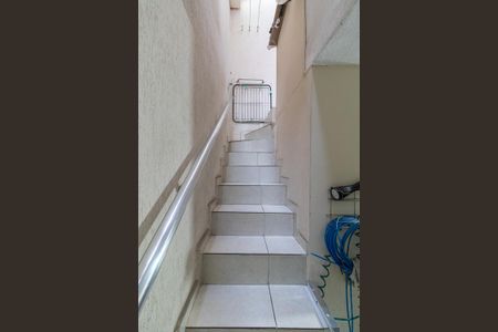 Casa à venda com 170m², 3 quartos e 3 vagasEscada