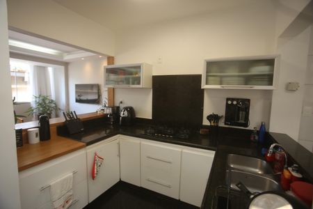 Apartamento à venda com 99m², 3 quartos e 2 vagasCozinha