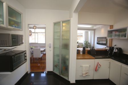 Apartamento à venda com 99m², 3 quartos e 2 vagasCozinha