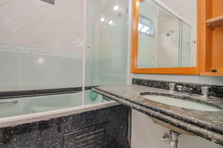 Apartamento para alugar com 200m², 3 quartos e 2 vagasBanheiro da Suíte