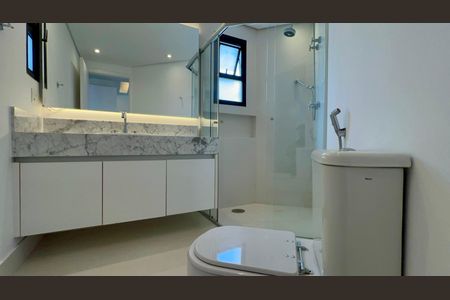 Apartamento à venda com 220m², 3 quartos e 3 vagas Apartamento à venda com 220m², 3 quartos e 3 vagasBanheiro da Suíte 1