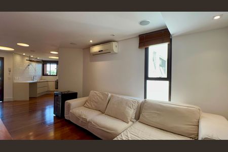 Apartamento à venda com 220m², 3 quartos e 3 vagas Apartamento à venda com 220m², 3 quartos e 3 vagasSala de TV