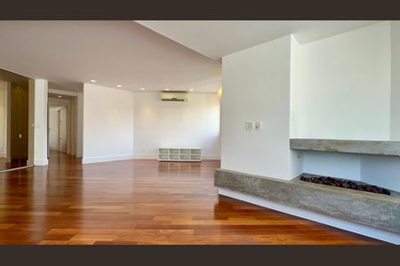 Apartamento à venda com 220m², 3 quartos e 3 vagas Apartamento à venda com 220m², 3 quartos e 3 vagasSala