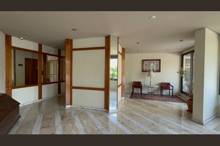 Apartamento à venda com 220m², 3 quartos e 3 vagas Apartamento à venda com 220m², 3 quartos e 3 vagasHall de entrada