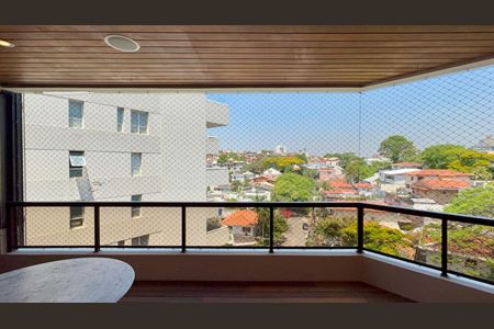 Apartamento à venda com 220m², 3 quartos e 3 vagas Apartamento à venda com 220m², 3 quartos e 3 vagasVaranda