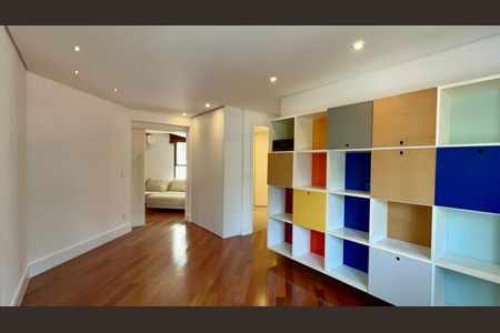 Apartamento à venda com 220m², 3 quartos e 3 vagas Apartamento à venda com 220m², 3 quartos e 3 vagasLiving