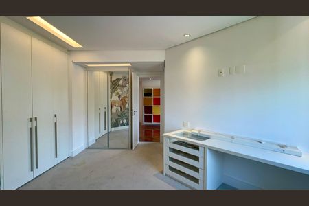 Apartamento à venda com 220m², 3 quartos e 3 vagas Apartamento à venda com 220m², 3 quartos e 3 vagasSuíte 1