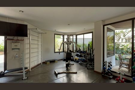 Apartamento à venda com 220m², 3 quartos e 3 vagas Apartamento à venda com 220m², 3 quartos e 3 vagasAcademia