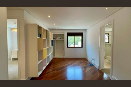 Apartamento à venda com 220m², 3 quartos e 3 vagas Apartamento à venda com 220m², 3 quartos e 3 vagasSala de TV