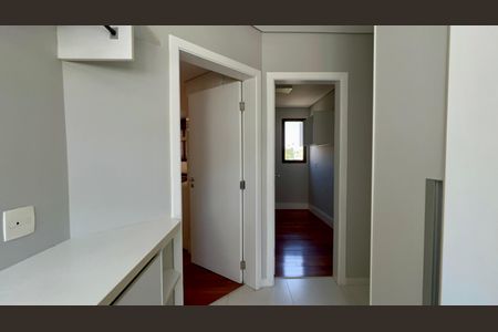Apartamento à venda com 220m², 3 quartos e 3 vagas Apartamento à venda com 220m², 3 quartos e 3 vagasÁrea de Serviço