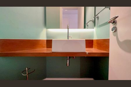 Apartamento à venda com 220m², 3 quartos e 3 vagas Apartamento à venda com 220m², 3 quartos e 3 vagasLavabo