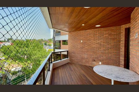 Apartamento à venda com 220m², 3 quartos e 3 vagas Apartamento à venda com 220m², 3 quartos e 3 vagasVaranda