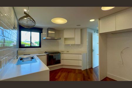 Apartamento à venda com 220m², 3 quartos e 3 vagas Apartamento à venda com 220m², 3 quartos e 3 vagasCozinha