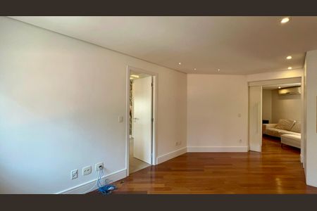 Apartamento à venda com 220m², 3 quartos e 3 vagas Apartamento à venda com 220m², 3 quartos e 3 vagasLiving