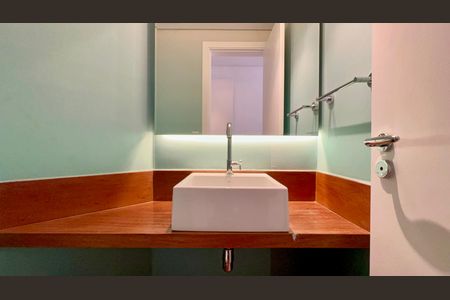 Apartamento à venda com 220m², 3 quartos e 3 vagas Apartamento à venda com 220m², 3 quartos e 3 vagasLavabo