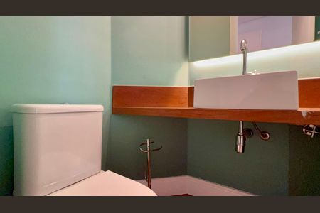 Apartamento à venda com 220m², 3 quartos e 3 vagas Apartamento à venda com 220m², 3 quartos e 3 vagasLavabo