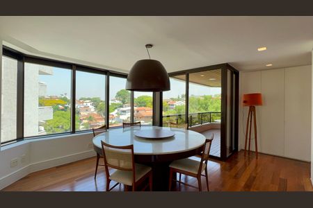 Apartamento à venda com 220m², 3 quartos e 3 vagas Apartamento à venda com 220m², 3 quartos e 3 vagasSala de Jantar
