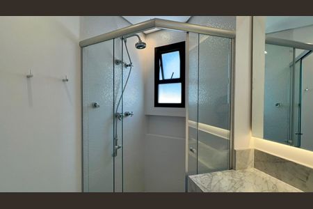 Apartamento à venda com 220m², 3 quartos e 3 vagas Apartamento à venda com 220m², 3 quartos e 3 vagasBanheiro da Suíte 2
