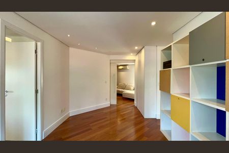 Apartamento à venda com 220m², 3 quartos e 3 vagas Apartamento à venda com 220m², 3 quartos e 3 vagasLiving