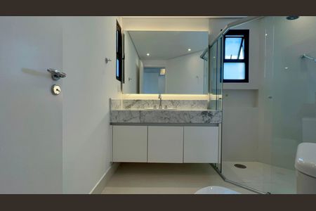 Apartamento à venda com 220m², 3 quartos e 3 vagas Apartamento à venda com 220m², 3 quartos e 3 vagasBanheiro da Suíte 1