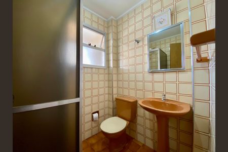 Banheiro de apartamento para alugar com 1 quarto, 55m² em Canto do Forte, Praia Grande