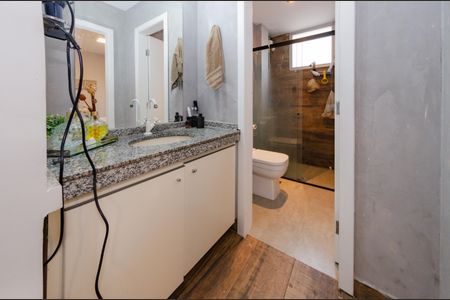 Apartamento à venda com 312m², 5 quartos e 3 vagasBanheiro social 2