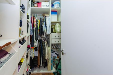 Apartamento à venda com 312m², 5 quartos e 3 vagasCloset quarto 2