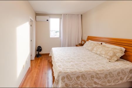 Apartamento à venda com 312m², 5 quartos e 3 vagasSuíte