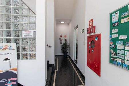 Apartamento para alugar com 85m², 2 quartos e sem vagaHall social