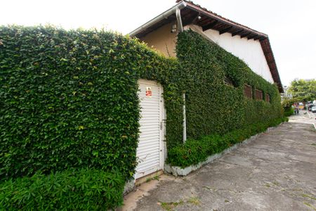 Casa à venda com 160m², 3 quartos e 3 vagas Casa à venda com 160m², 3 quartos e 3 vagasFachada