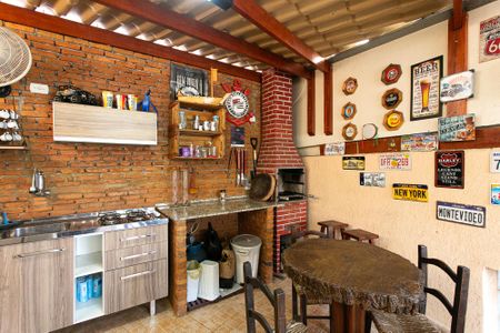 Casa à venda com 160m², 3 quartos e 3 vagas Casa à venda com 160m², 3 quartos e 3 vagasEspaço Gourmet