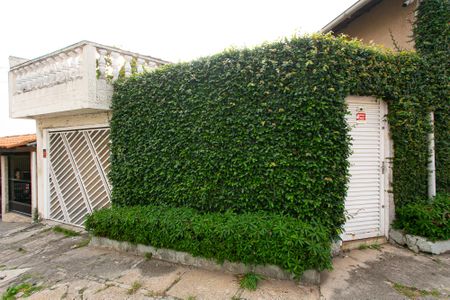 Casa à venda com 160m², 3 quartos e 3 vagas Casa à venda com 160m², 3 quartos e 3 vagasFachada